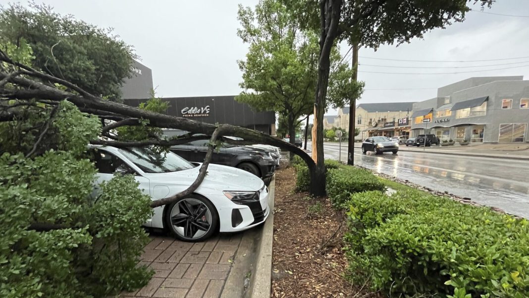 Storm-weary Texas battered again as powerful storm, strong winds kill Storm-weary Texas battered again as powerful storm, strong winds kill 1, cause widespread damage