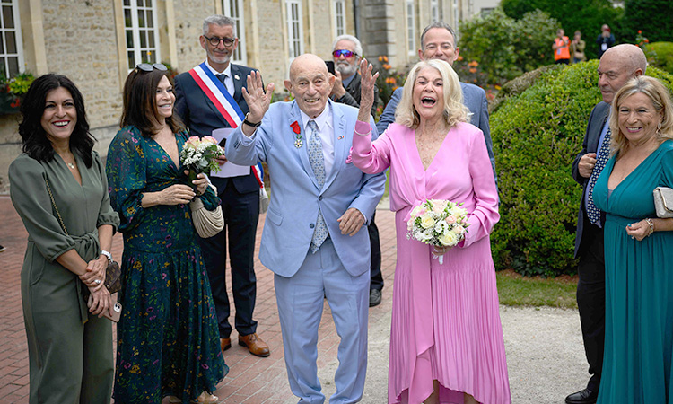 WWII veteran, 100, marries sweetheart, 96, in Normandy after D-Day WWII veteran, 100, marries sweetheart, 96, in Normandy after D-Day events