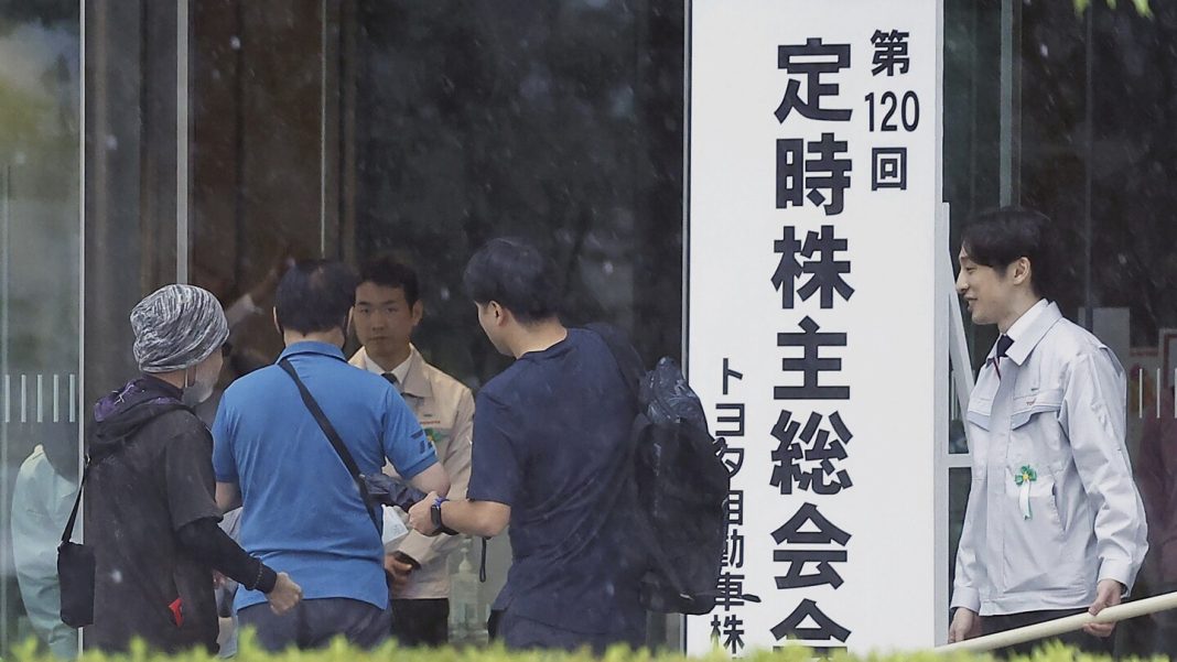 Akio Toyoda, grandson of Toyota founder, wins shareholders’ approval to Akio Toyoda, grandson of Toyota founder, wins shareholders’ approval to stay in leadership