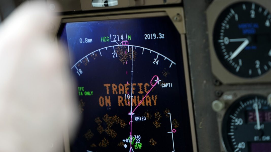 Could a cockpit warning system prevent close calls between planes at US airports?