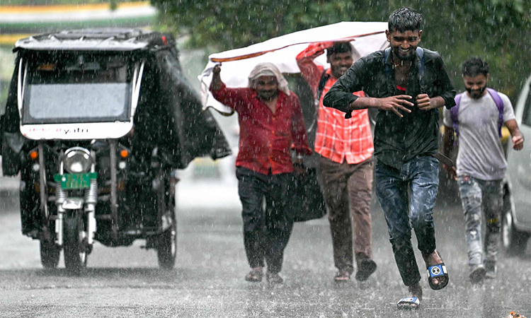 Heavy rain shuts schools in Indian states of Kerala and Heavy rain shuts schools in Indian states of Kerala and Karnataka