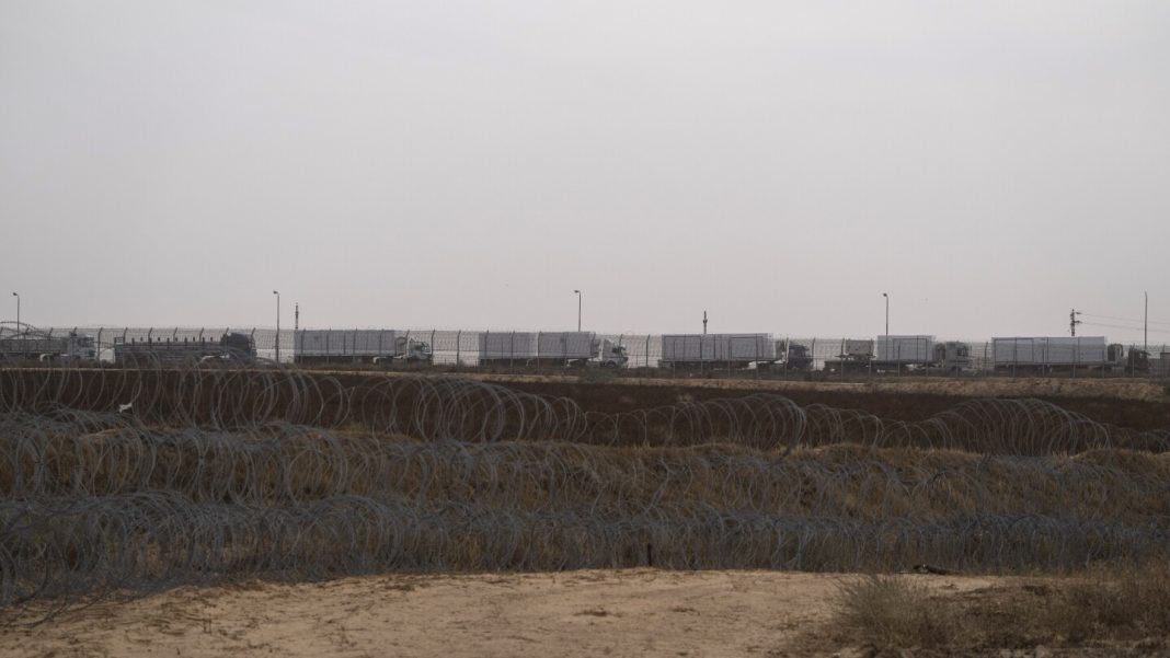 Israel’s pledge to guard an aid route into Gaza falls Israel’s pledge to guard an aid route into Gaza falls flat as lawlessness blocks distribution