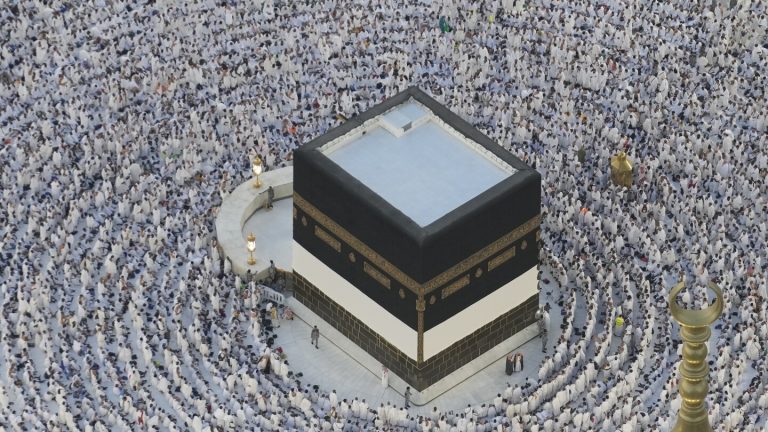 More than 1.5 million foreign pilgrims arrive in Mecca for annual Hajj pilgrimage