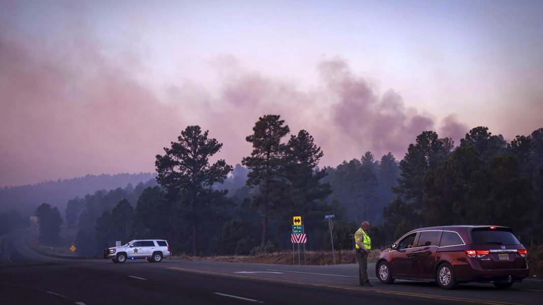 Thousands flee New Mexico wildfires that have damaged 500 structures; governor declares emergency