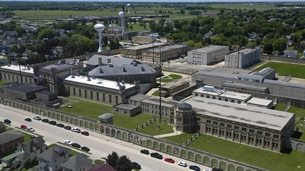 Wisconsin warden jailed hours before news conference on prison death investigations