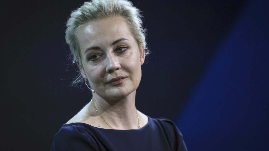 A Russian court orders the arrest of opposition leader Navalny’s widow, who lives abroad