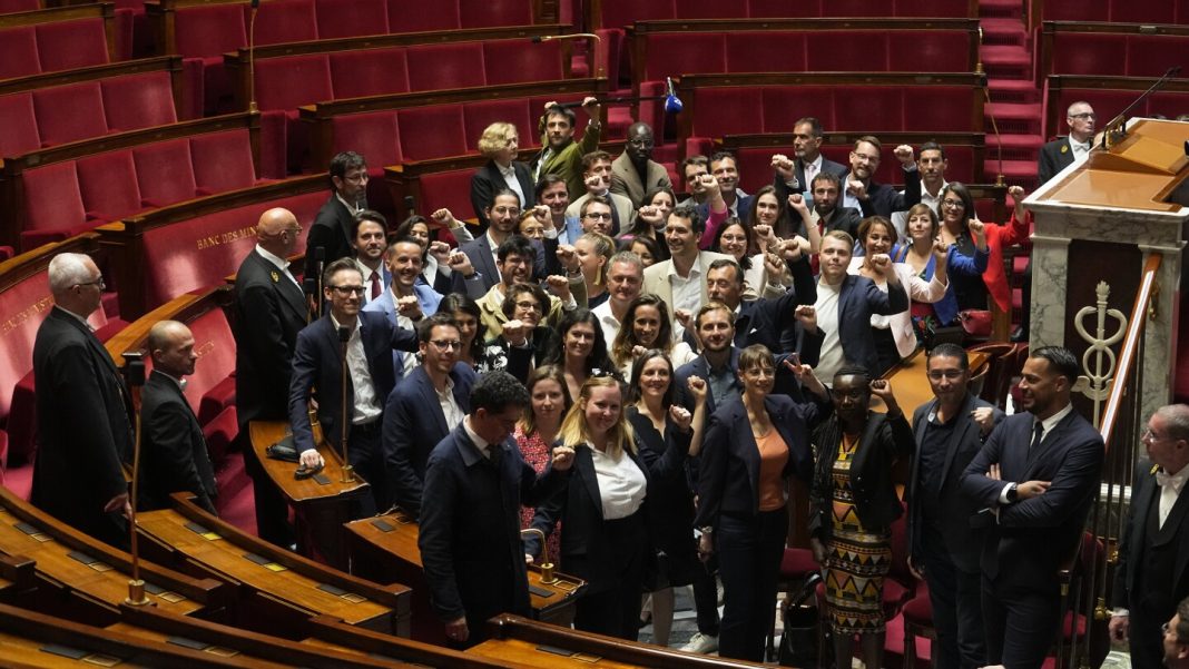 Newly elected French lawmakers enter into talks to see who Newly elected French lawmakers enter into talks to see who can form the next government