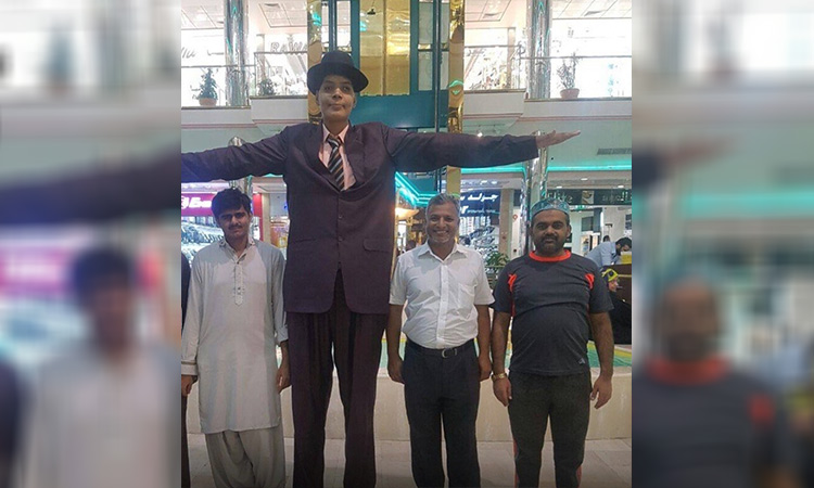Pakistan’s tallest man Zia Rasheed passes away at 30 Pakistan’s tallest man Zia Rasheed passes away at 30