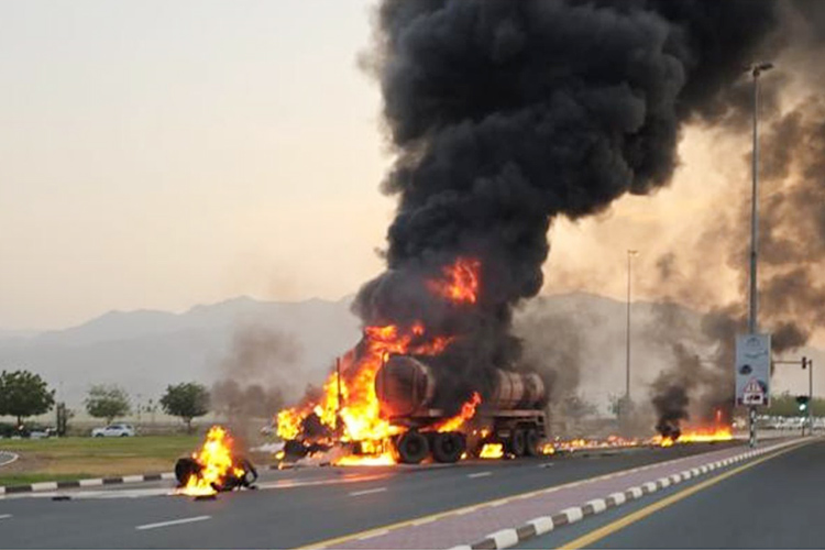 Two trucks charred after traffic accident, driver dies in Fujairah Two trucks charred after traffic accident, driver dies in Fujairah