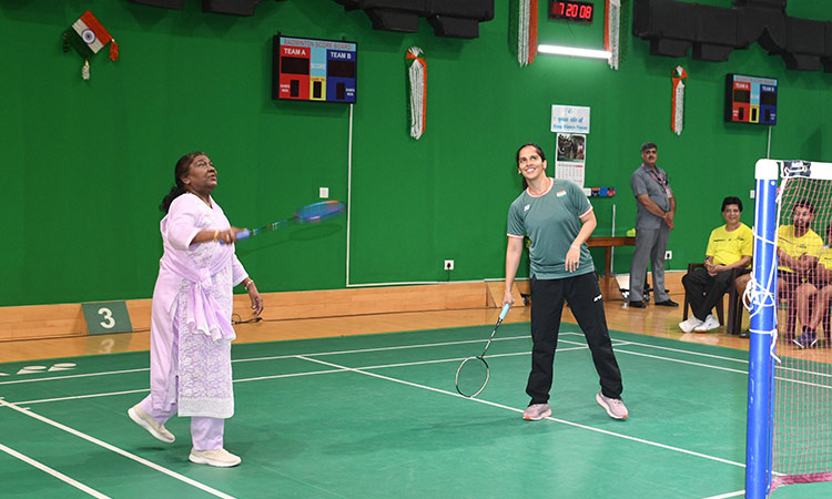 VIDEO: India’s President Murmu plays badminton with Saina, video goes viral