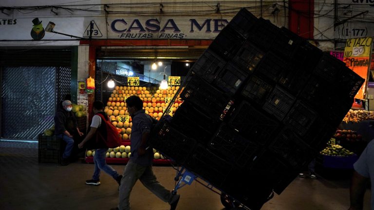 Analysts shocked as Mexico’s central bank clocks rise in inflation and cuts interest rates