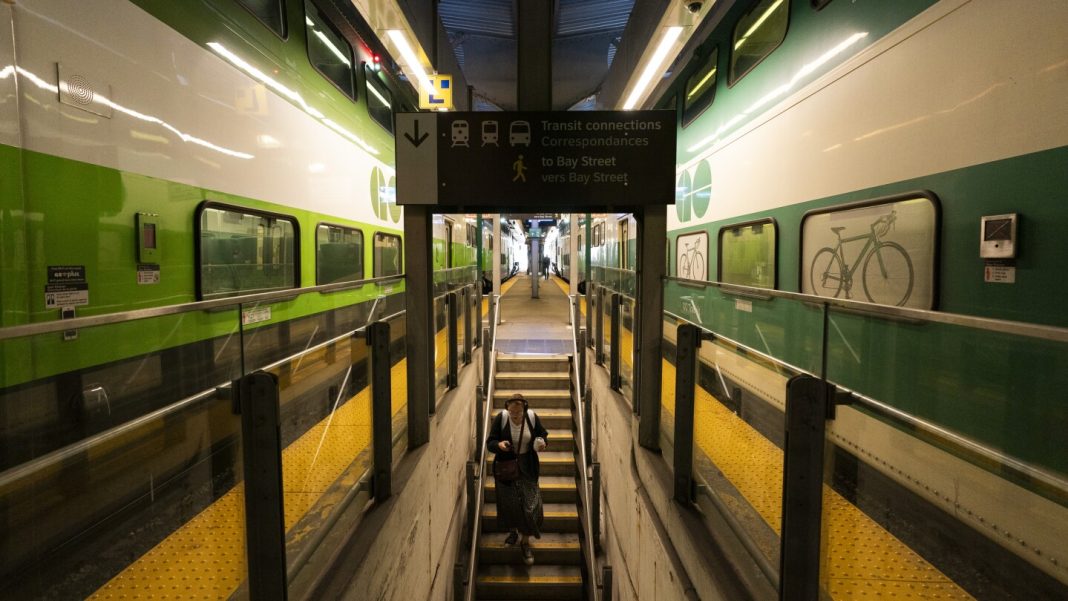 Canada’s 2 major freight railroads at a full stop; government Canada’s 2 major freight railroads at a full stop; government officials scramble