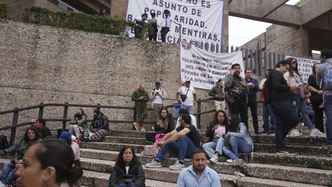 Employees at Mexico’s federal courts go on strike over reforms that make judges stand for election