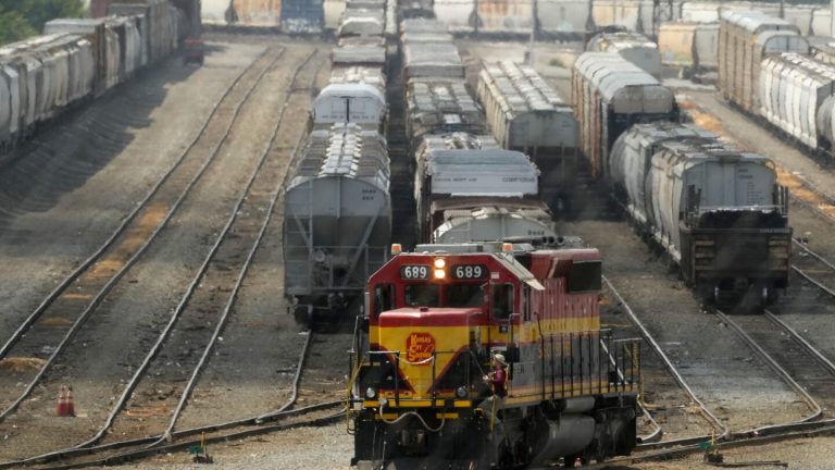 Labor dispute stops Canadian freight railroads and could cause major economic disruption in US