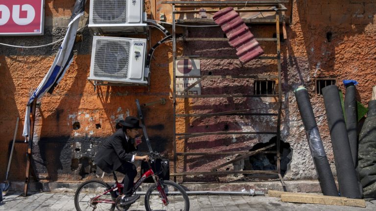 Palestinian militant groups claim bombing in Tel Aviv