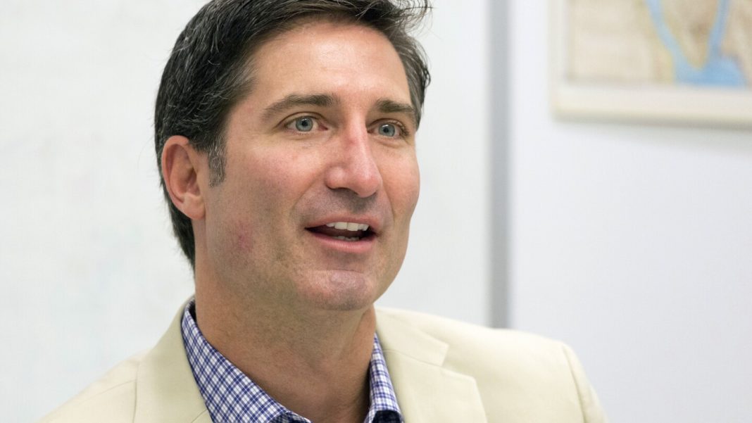 Starbucks CEO is replaced by Brian Niccol, who stepped in at Chipotle when the chain was in distress