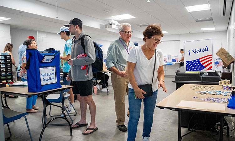 First early votes cast in knife-edge US presidential election First early votes cast in knife-edge US presidential election