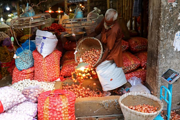 Bangladesh slashes duties on vegetable imports Bangladesh slashes duties on vegetable imports