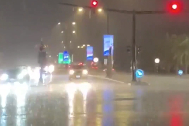Heavy rain experienced in parts of UAE, motorists urged to Heavy rain experienced in parts of UAE, motorists urged to exercise caution