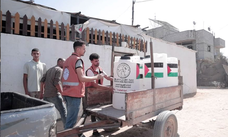 UAE provides potable water to medical points in Gaza UAE provides potable water to medical points in Gaza