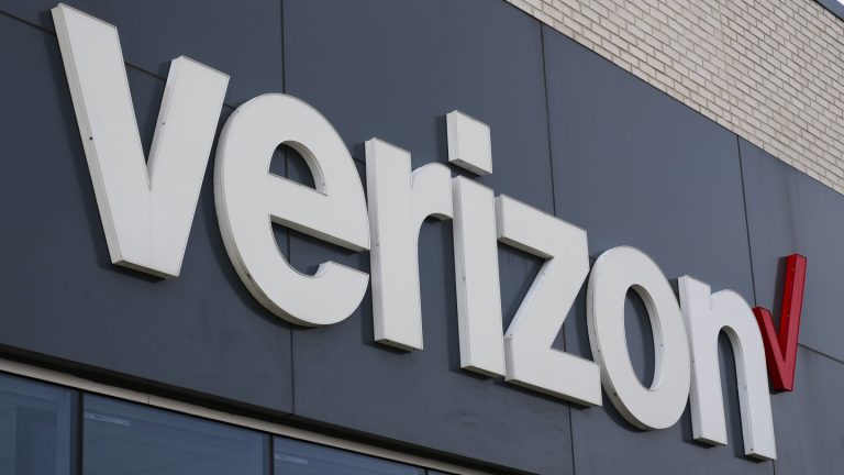 Verizon buying Frontier in $20B deal to strengthen its fiber network