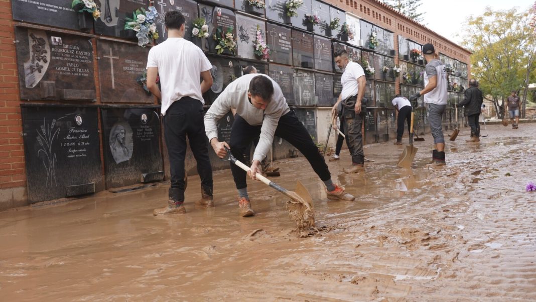 Spanish residents appeal for help, 3 days after historic floods left at least 158 dead