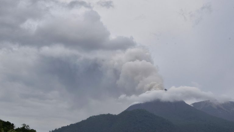 Volcanic eruption burns houses in Indonesia, killing at least 6 people
